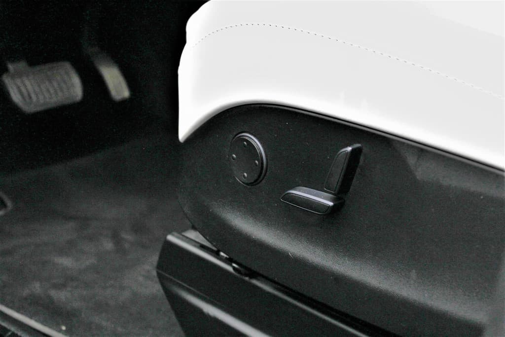 Tesla Model X 90D Base thumbnail 20