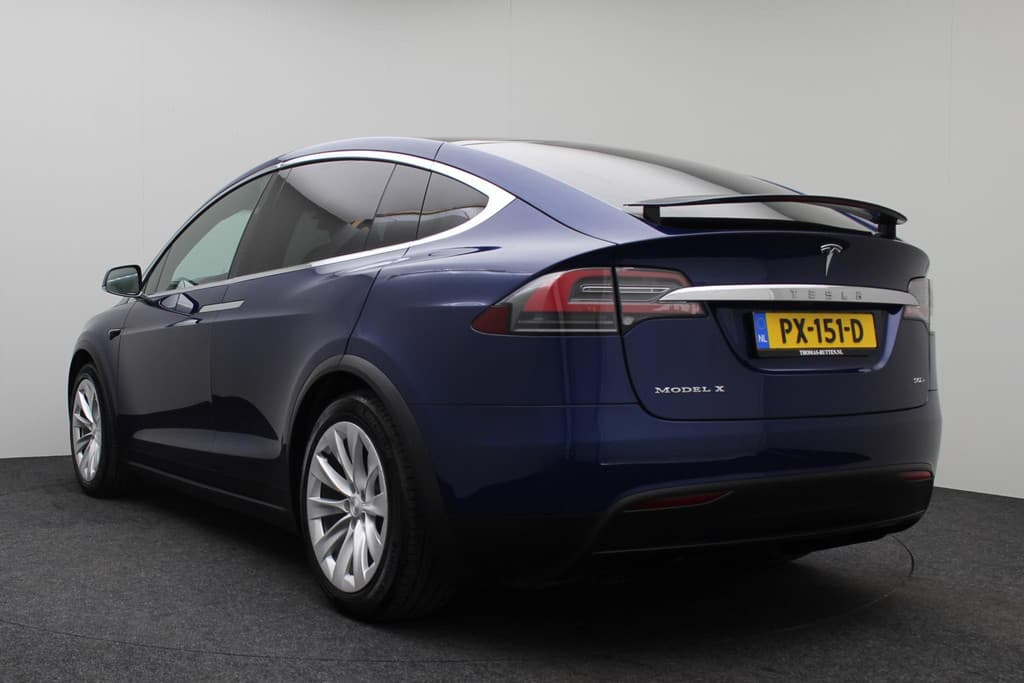 Tesla Model X 90D Base thumbnail 7