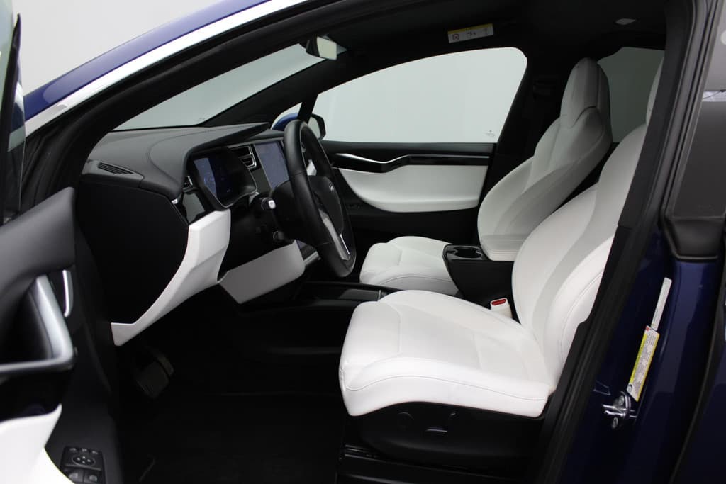 Tesla Model X 90D Base thumbnail 10