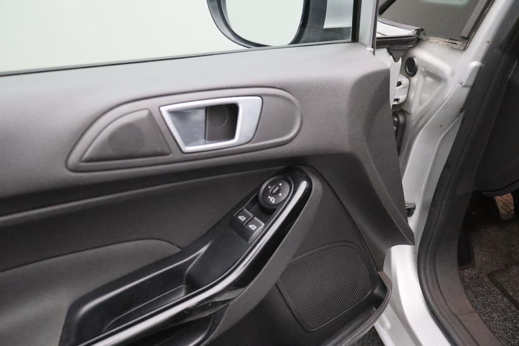 Ford Fiesta 1.0 EcoBoost Titanium thumbnail 22