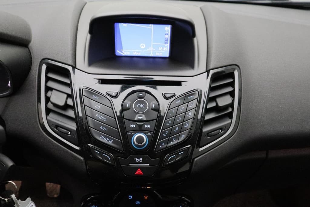 Ford Fiesta 1.0 EcoBoost Titanium thumbnail 25