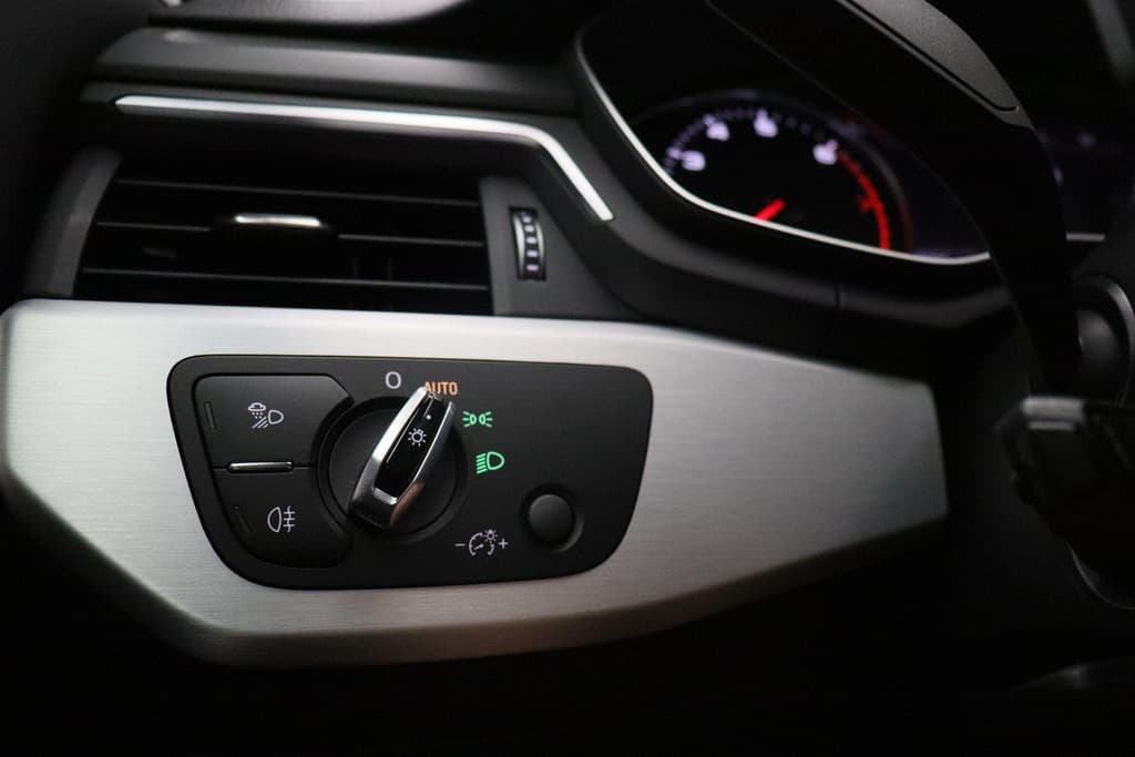 Audi A4 Limousine 1.4 TFSI S-Line Sport thumbnail 24