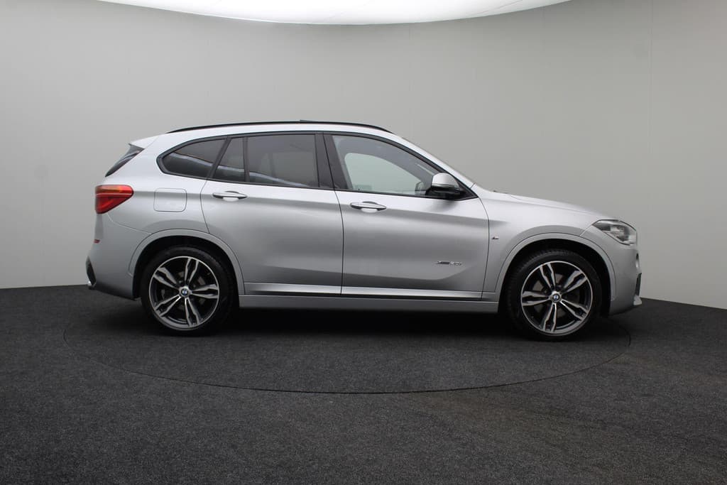 BMW X1 xDrive20i High Executive thumbnail 11