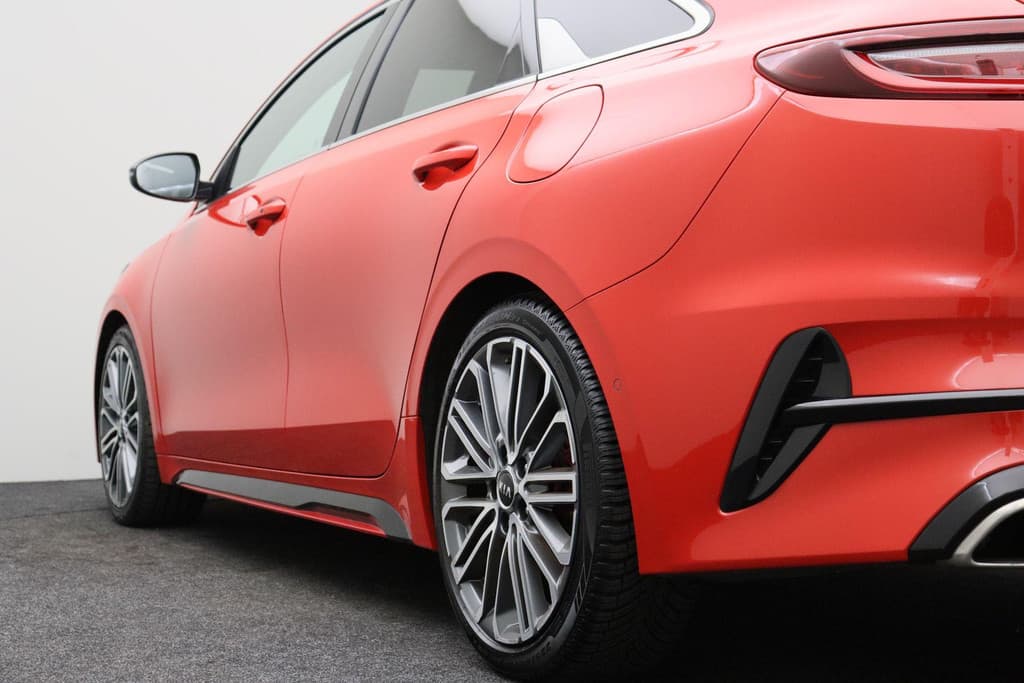 Kia ProCeed 1.6 T-GDI GT thumbnail 17