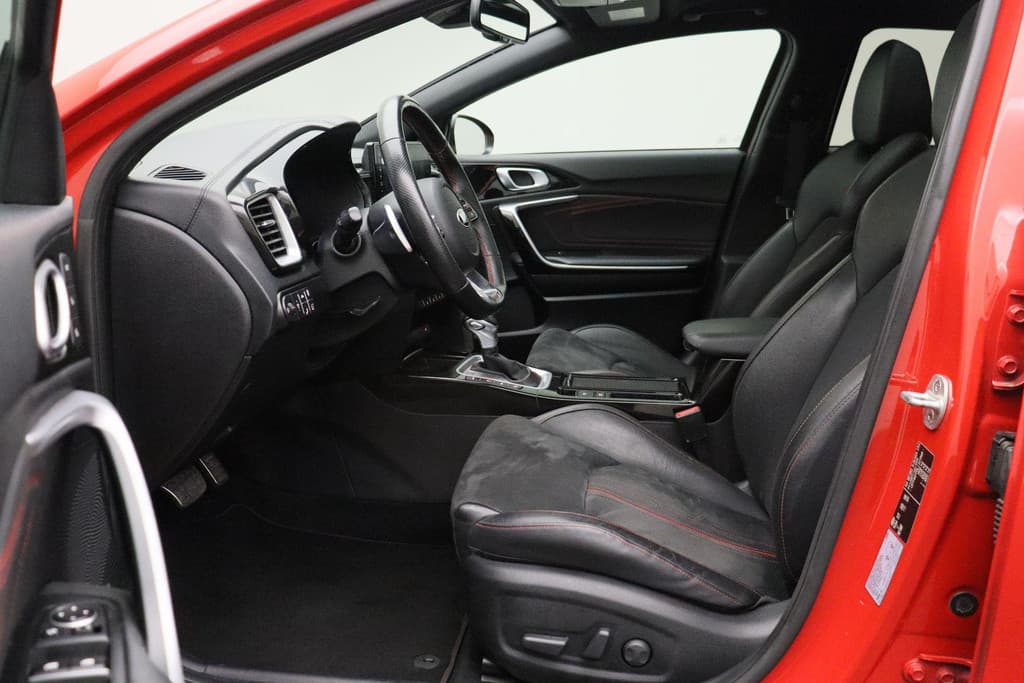 Kia ProCeed 1.6 T-GDI GT thumbnail 8