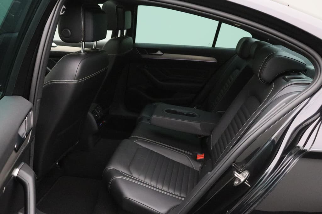 Volkswagen Passat 2.0 TSI R-Line Business + thumbnail 11