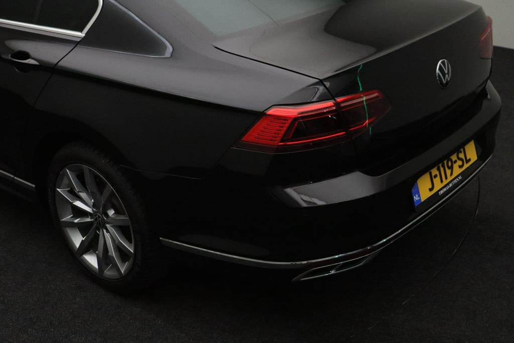 Volkswagen Passat 2.0 TSI R-Line Business + thumbnail 27