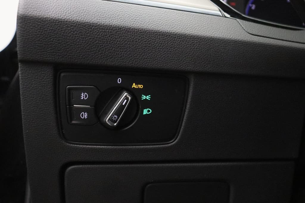 Volkswagen Passat 2.0 TSI R-Line Business + thumbnail 31