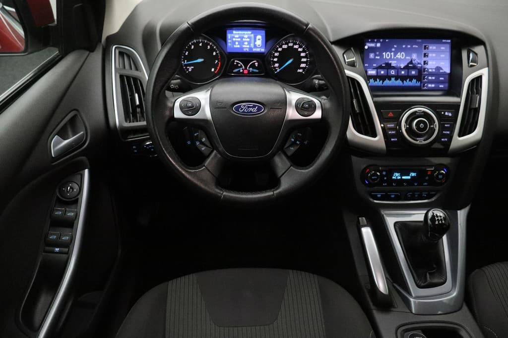 Ford Focus 1.0 EcoBoost Lease Titanium thumbnail 2