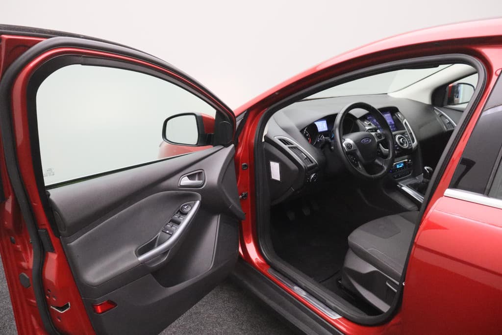 Ford Focus 1.0 EcoBoost Lease Titanium thumbnail 12