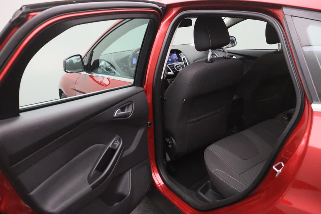 Ford Focus 1.0 EcoBoost Lease Titanium thumbnail 17