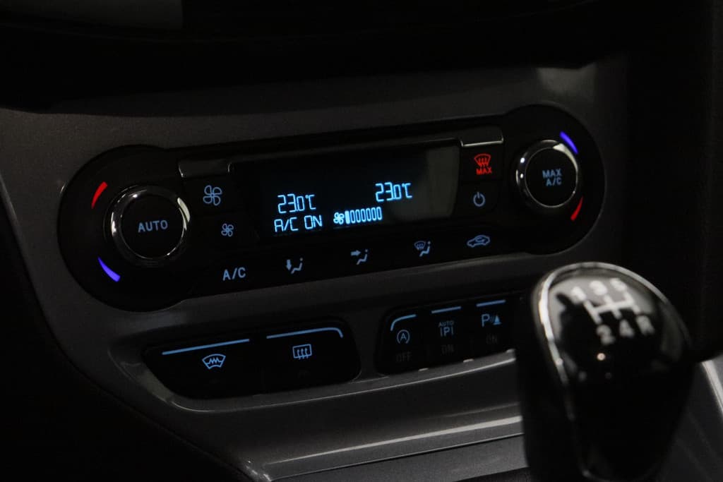 Ford Focus 1.0 EcoBoost Lease Titanium thumbnail 23