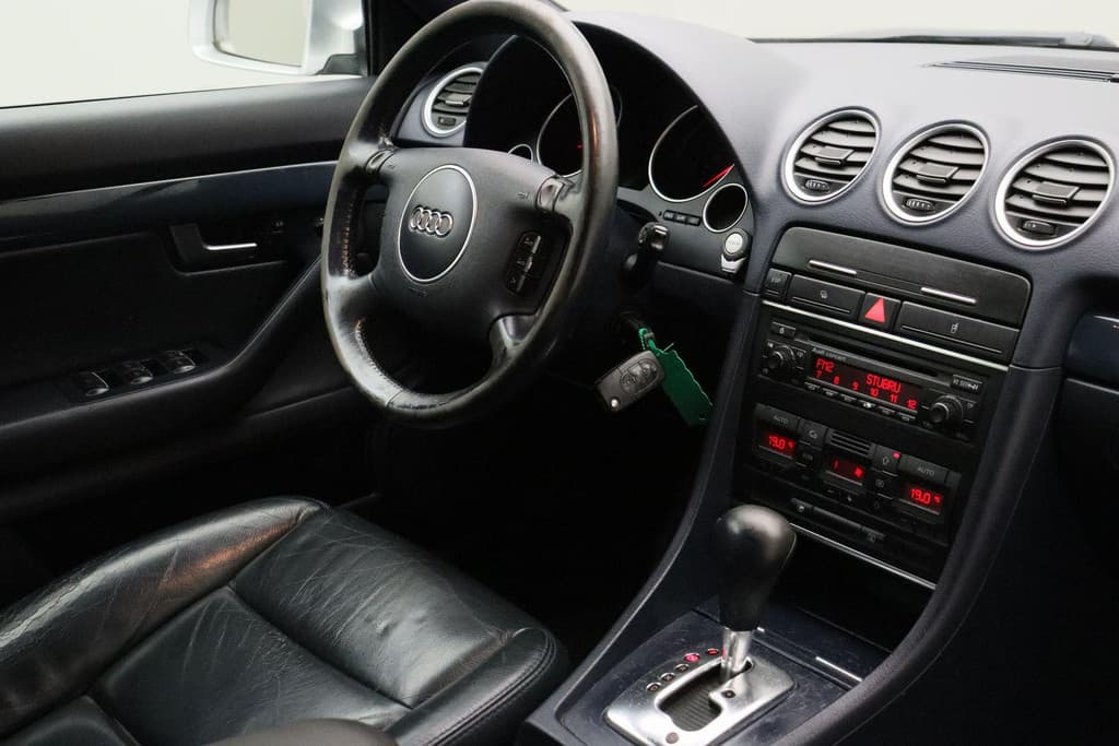 Audi A4 Cabriolet 2.4 V6 Exclusive thumbnail 16