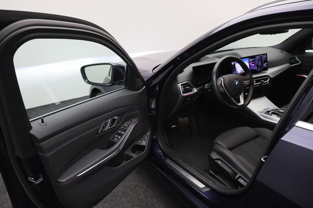 BMW 3 Serie Touring 320e thumbnail 6