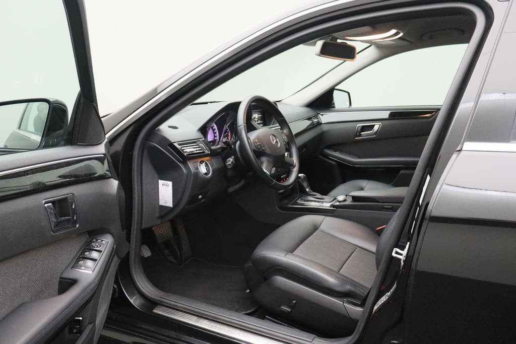 Mercedes-Benz E-Klasse 200 CGI Business Class Avantgarde thumbnail 2