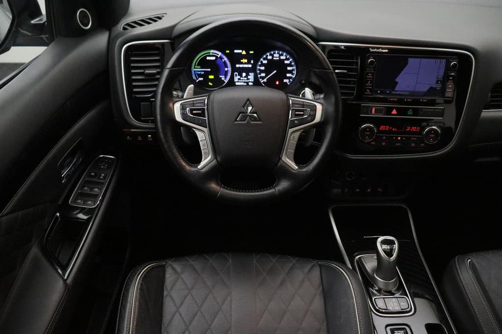 Mitsubishi Outlander 2.4 PHEV S-Edition thumbnail 2