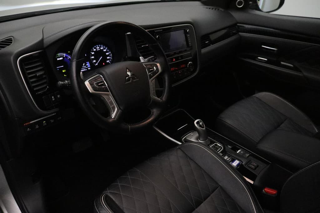 Mitsubishi Outlander 2.4 PHEV S-Edition thumbnail 12
