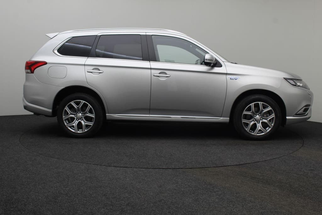 Mitsubishi Outlander 2.4 PHEV S-Edition thumbnail 18