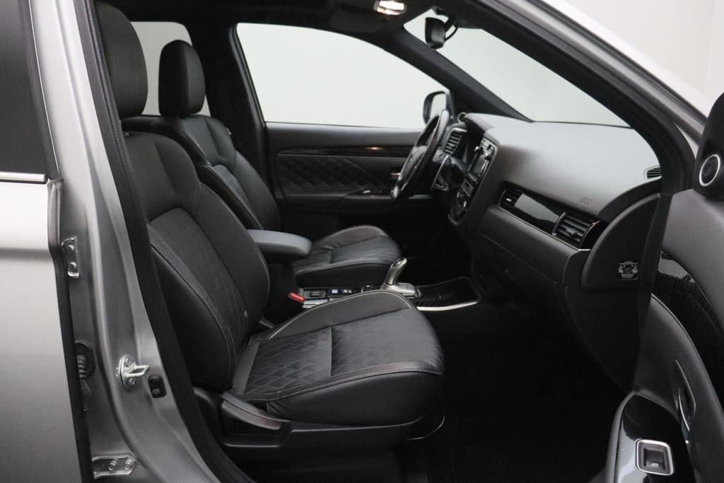 Mitsubishi Outlander 2.4 PHEV S-Edition thumbnail 23