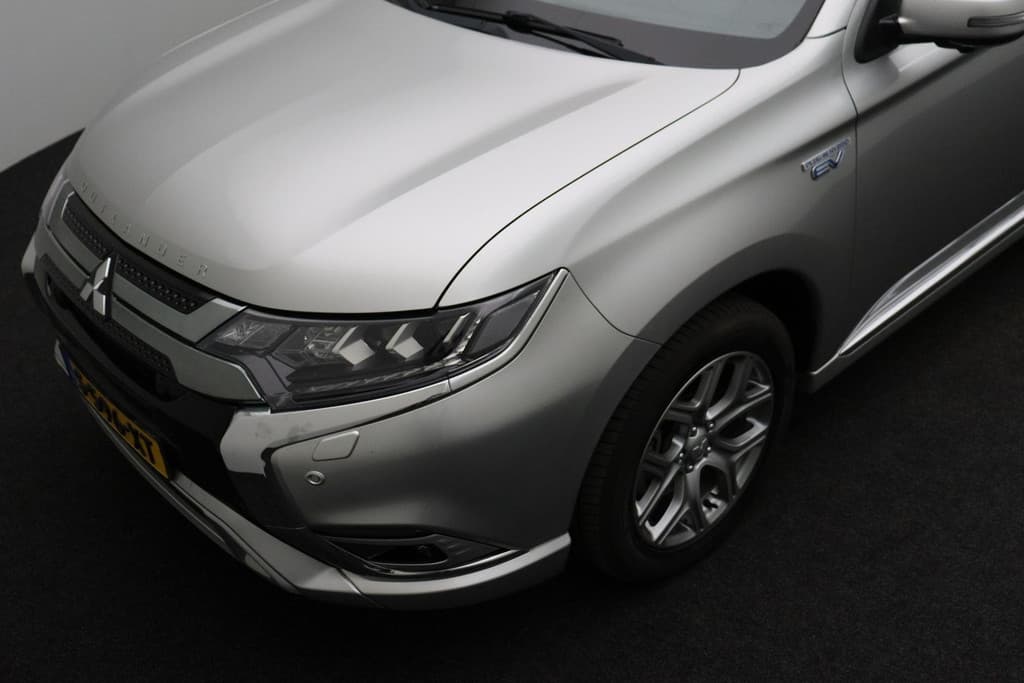Mitsubishi Outlander 2.4 PHEV S-Edition thumbnail 29