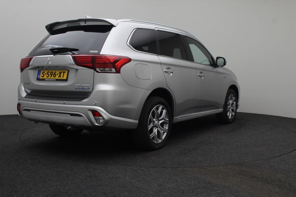 Mitsubishi Outlander 2.4 PHEV S-Edition thumbnail 4