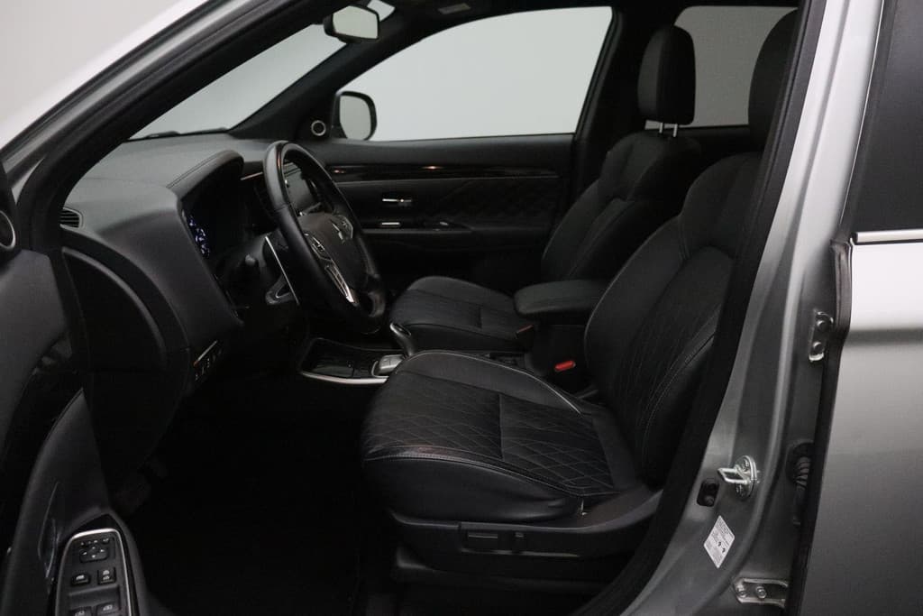 Mitsubishi Outlander 2.4 PHEV S-Edition thumbnail 7