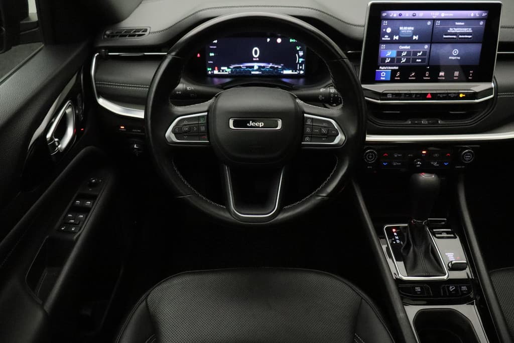 Jeep Compass 4xe 240 Plug-in Hybrid Electric S thumbnail 2