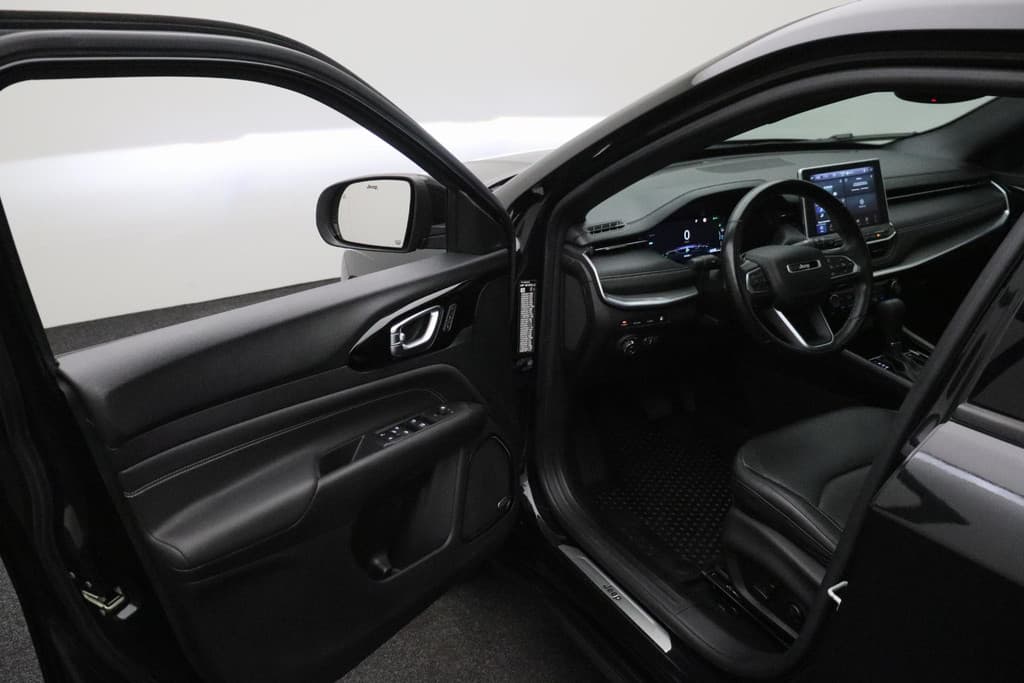 Jeep Compass 4xe 240 Plug-in Hybrid Electric S thumbnail 12