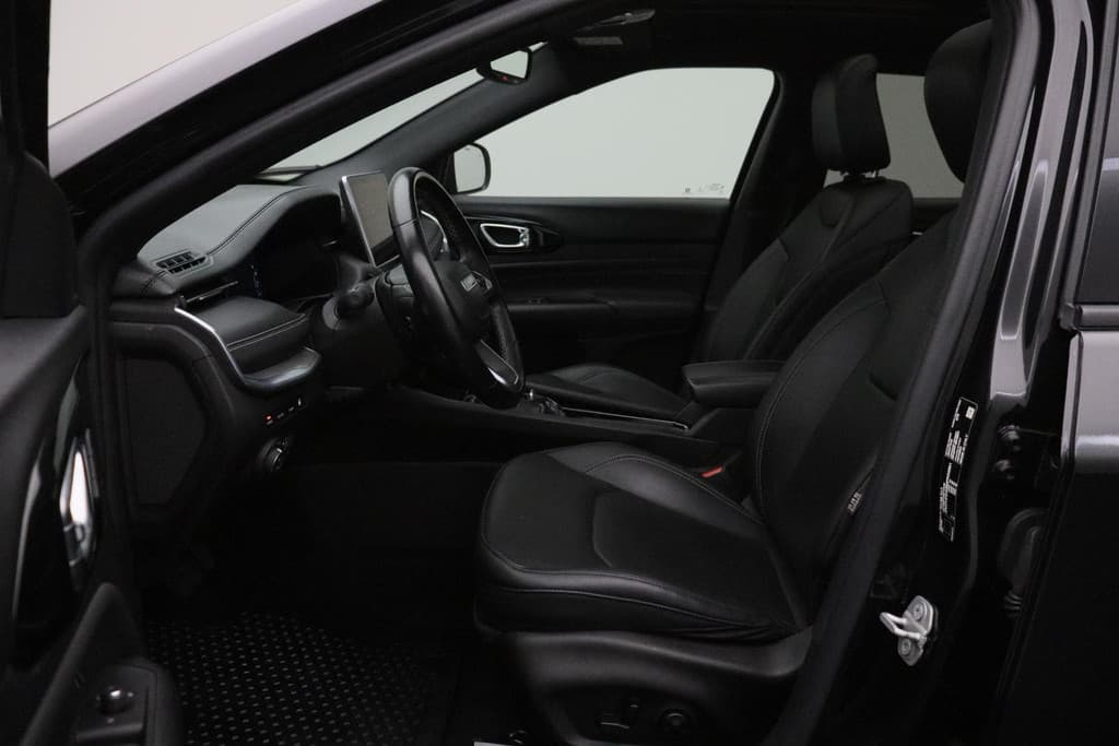 Jeep Compass 4xe 240 Plug-in Hybrid Electric S thumbnail 14