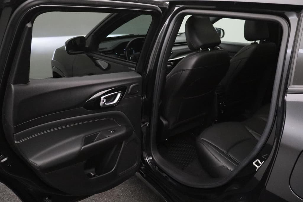 Jeep Compass 4xe 240 Plug-in Hybrid Electric S thumbnail 16