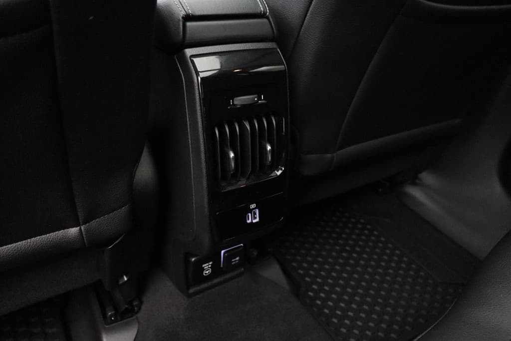 Jeep Compass 4xe 240 Plug-in Hybrid Electric S thumbnail 18