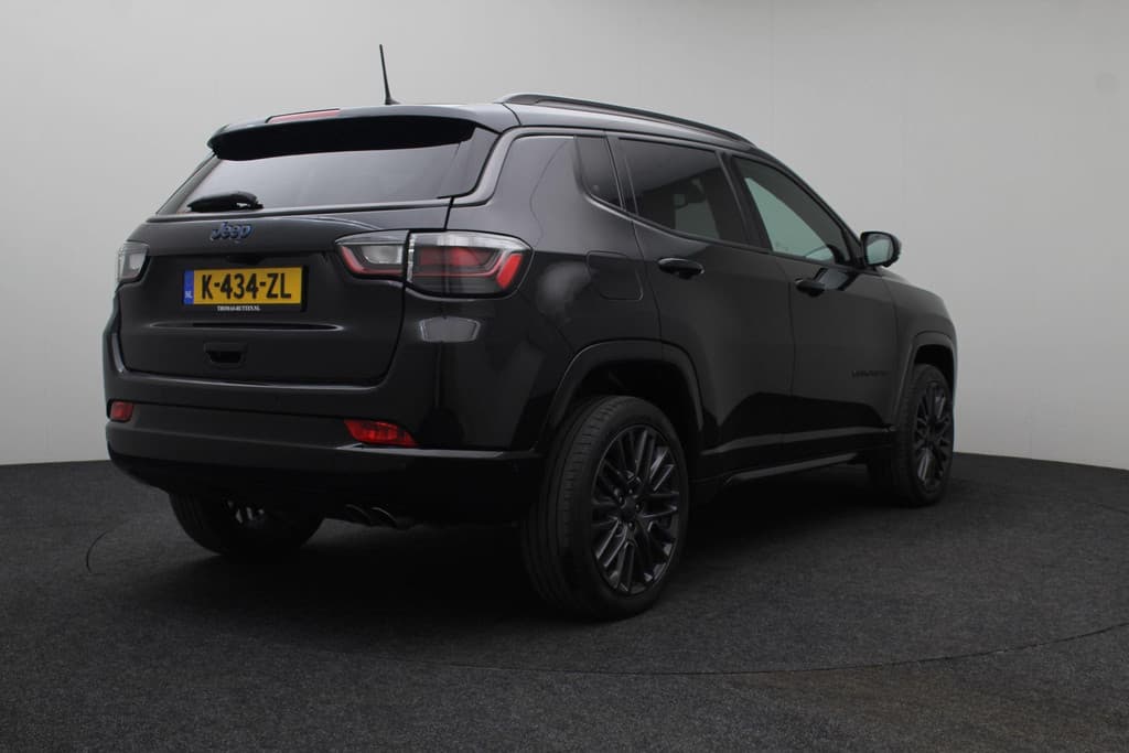 Jeep Compass 4xe 240 Plug-in Hybrid Electric S thumbnail 3