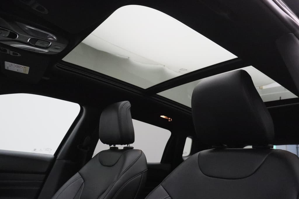 Jeep Compass 4xe 240 Plug-in Hybrid Electric S thumbnail 24