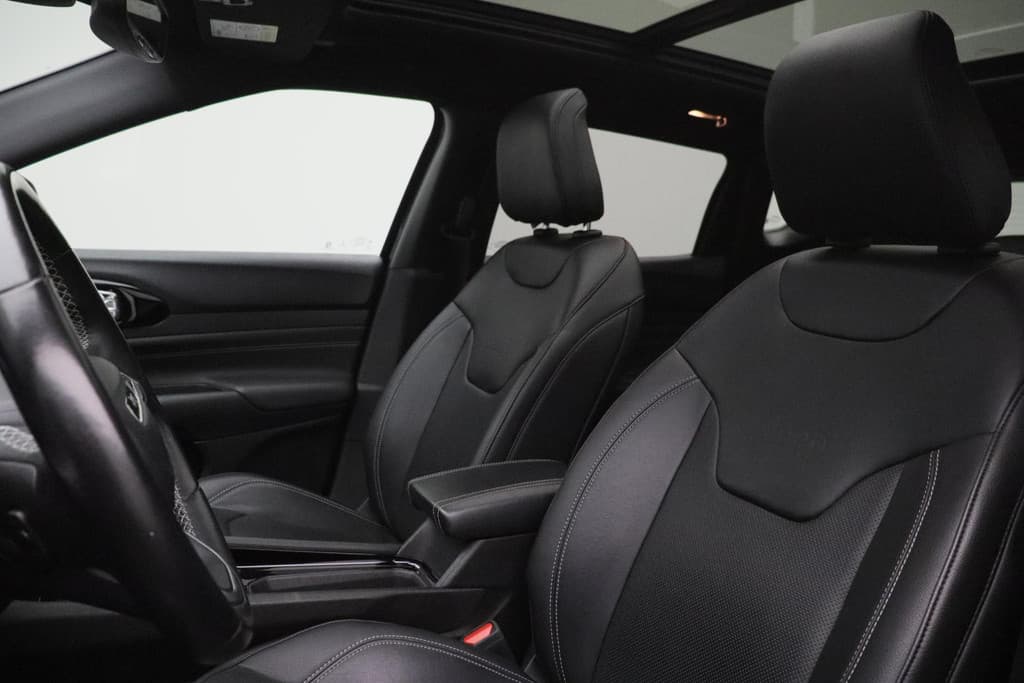 Jeep Compass 4xe 240 Plug-in Hybrid Electric S thumbnail 28