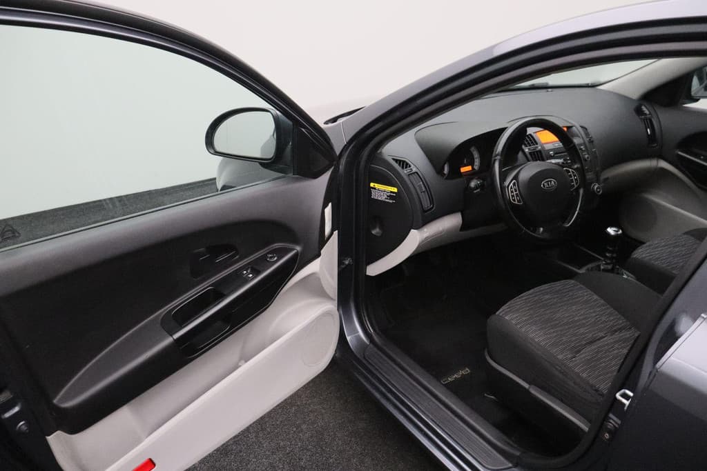 Kia Cee'd Sporty Wagon 1.6 Fifteen thumbnail 4