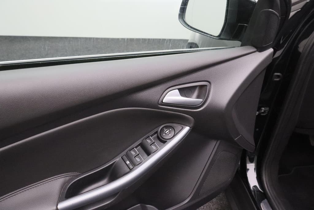 Ford Focus 1.6 EcoBoost First Edition thumbnail 21