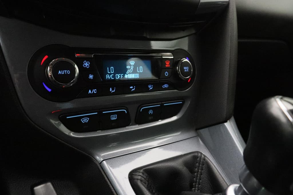 Ford Focus 1.6 EcoBoost First Edition thumbnail 26