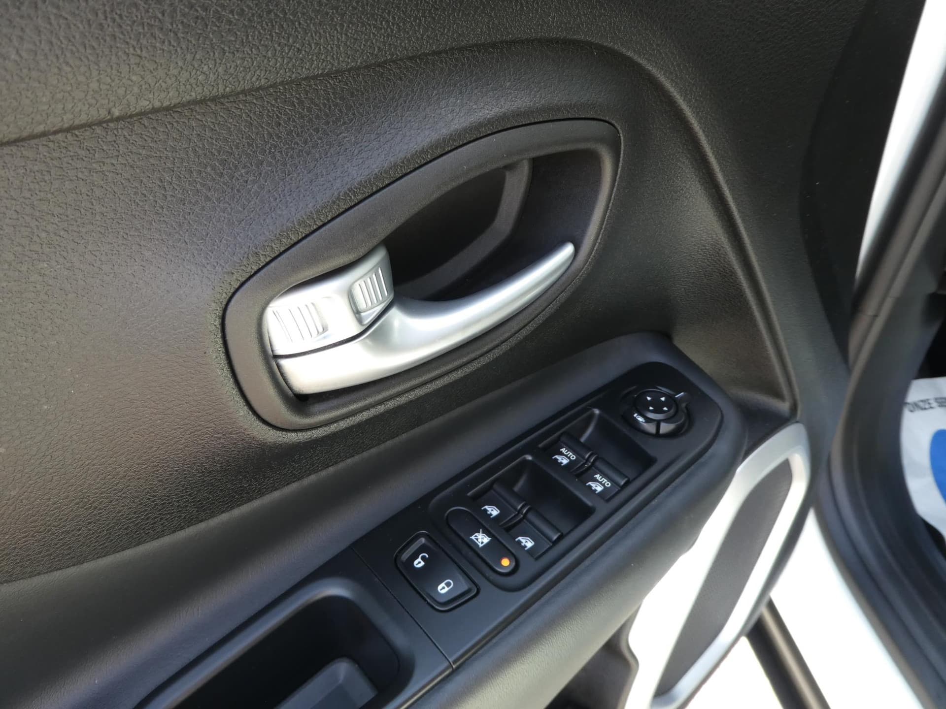 Jeep Renegade 1.4 MultiAir 140PK Limited thumbnail 26