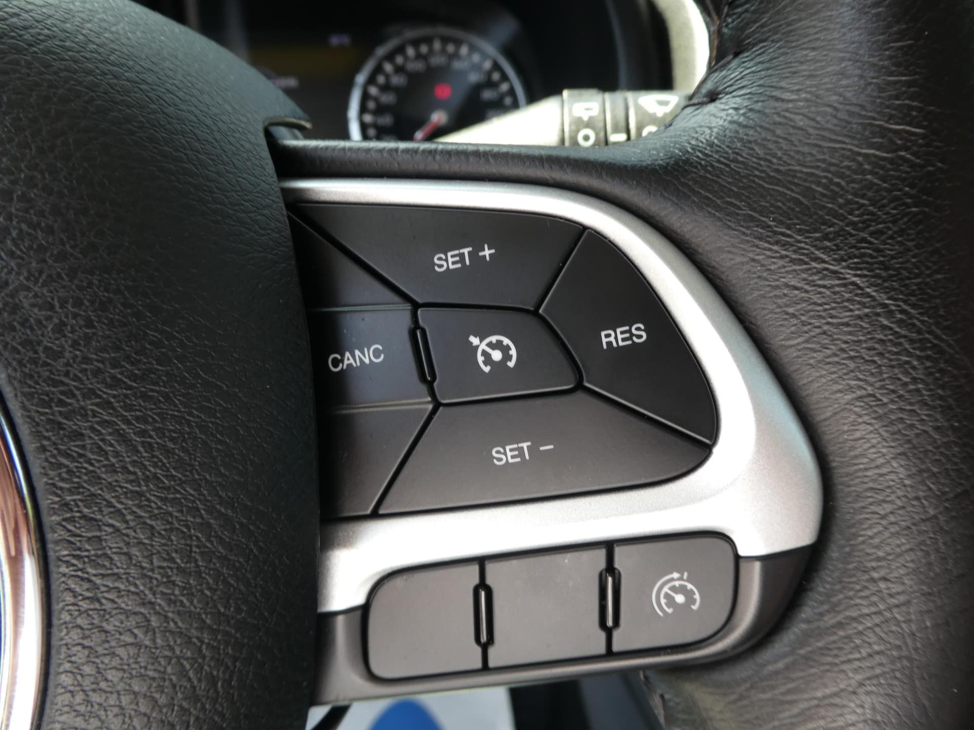 Jeep Renegade 1.4 MultiAir 140PK Limited thumbnail 31