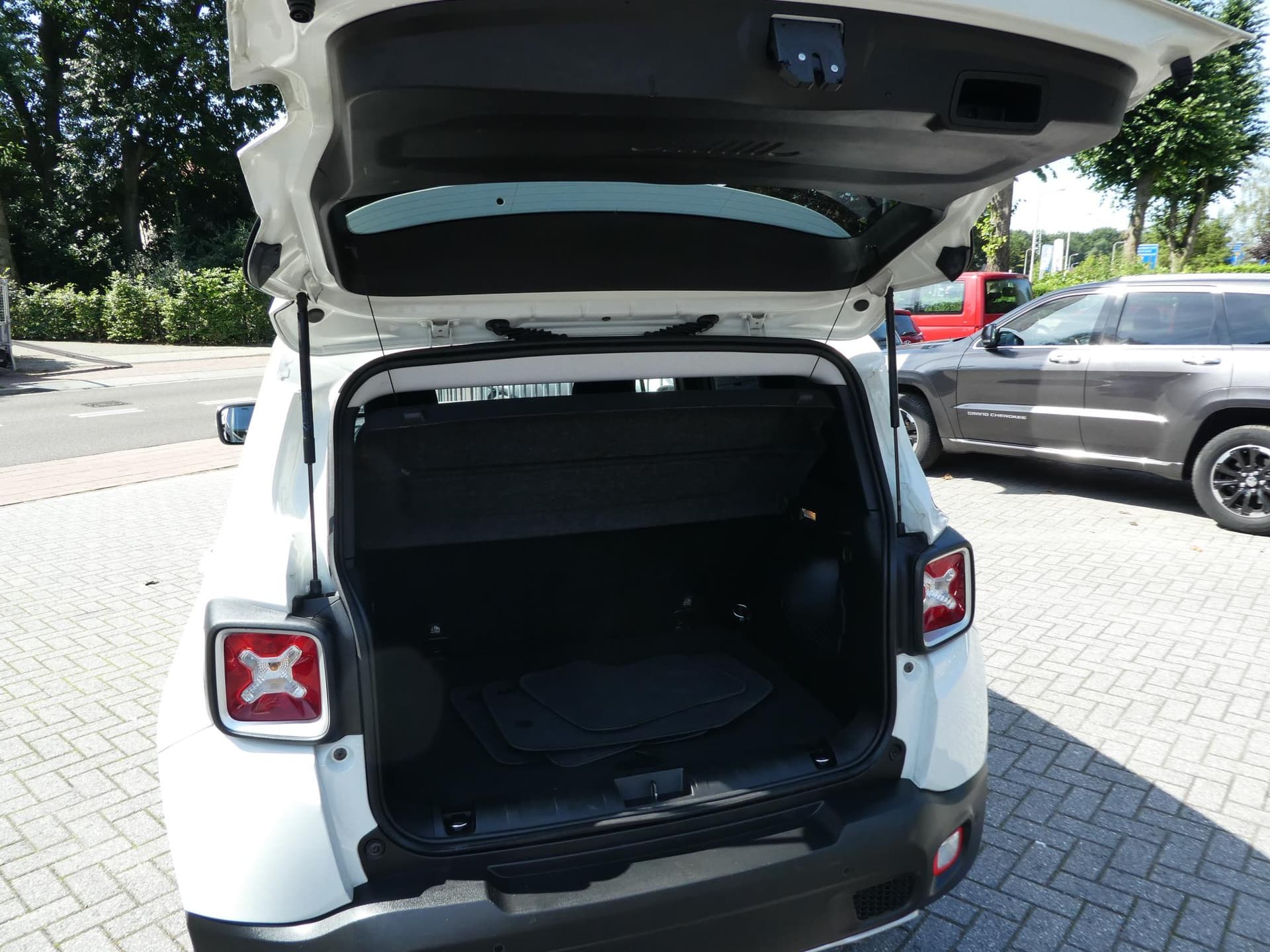 Jeep Renegade 1.4 MultiAir 140PK Limited thumbnail 33