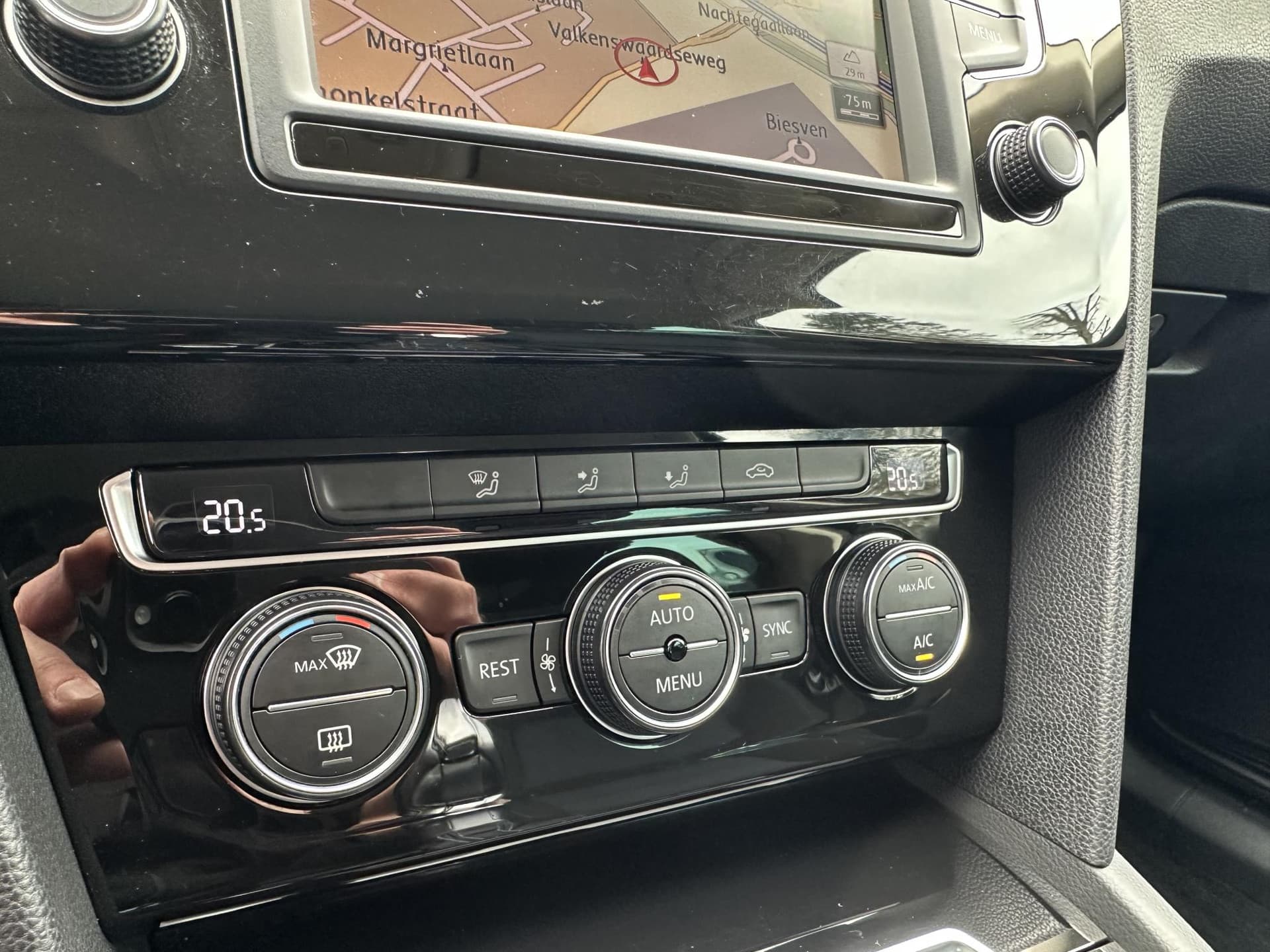 Volkswagen Passat 1.4 TSI GTE 218PK Connected Series thumbnail 23