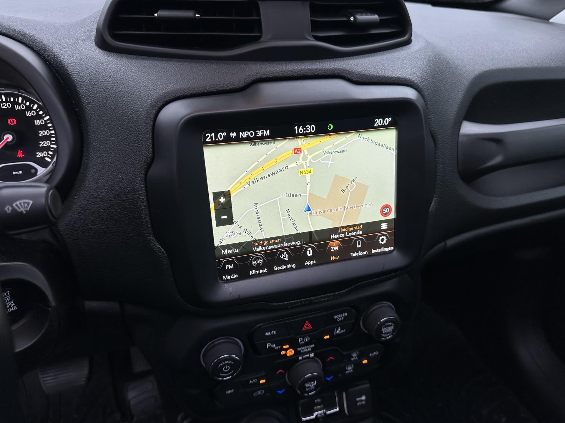 Jeep Renegade 1.4 MultiAir 170PK Automaat Limited AWD thumbnail 21