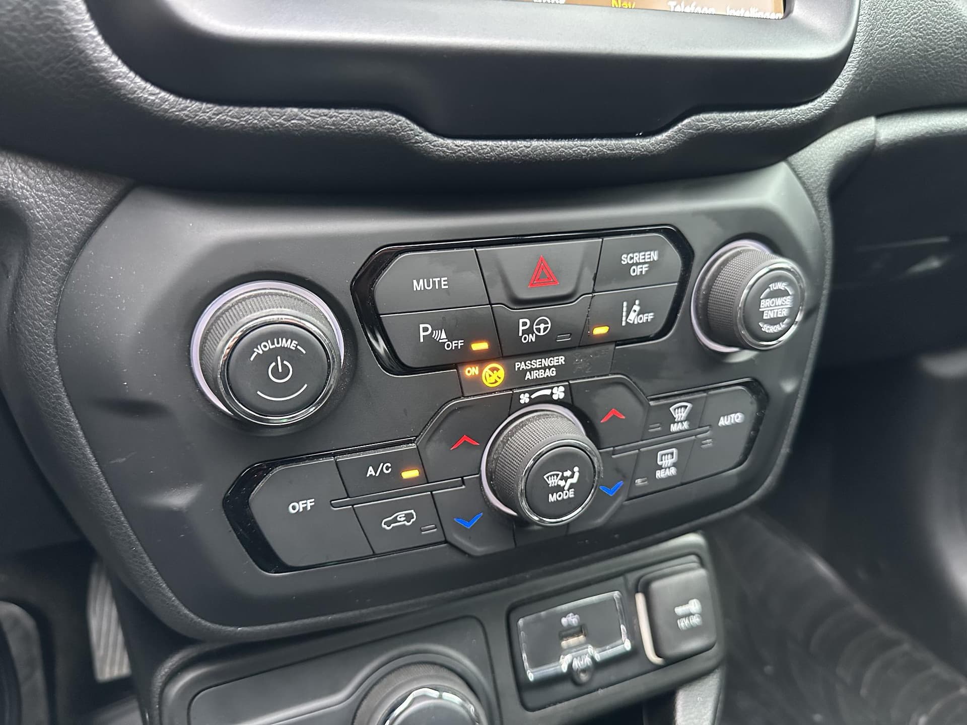 Jeep Renegade 1.4 MultiAir 170PK Automaat Limited AWD thumbnail 22