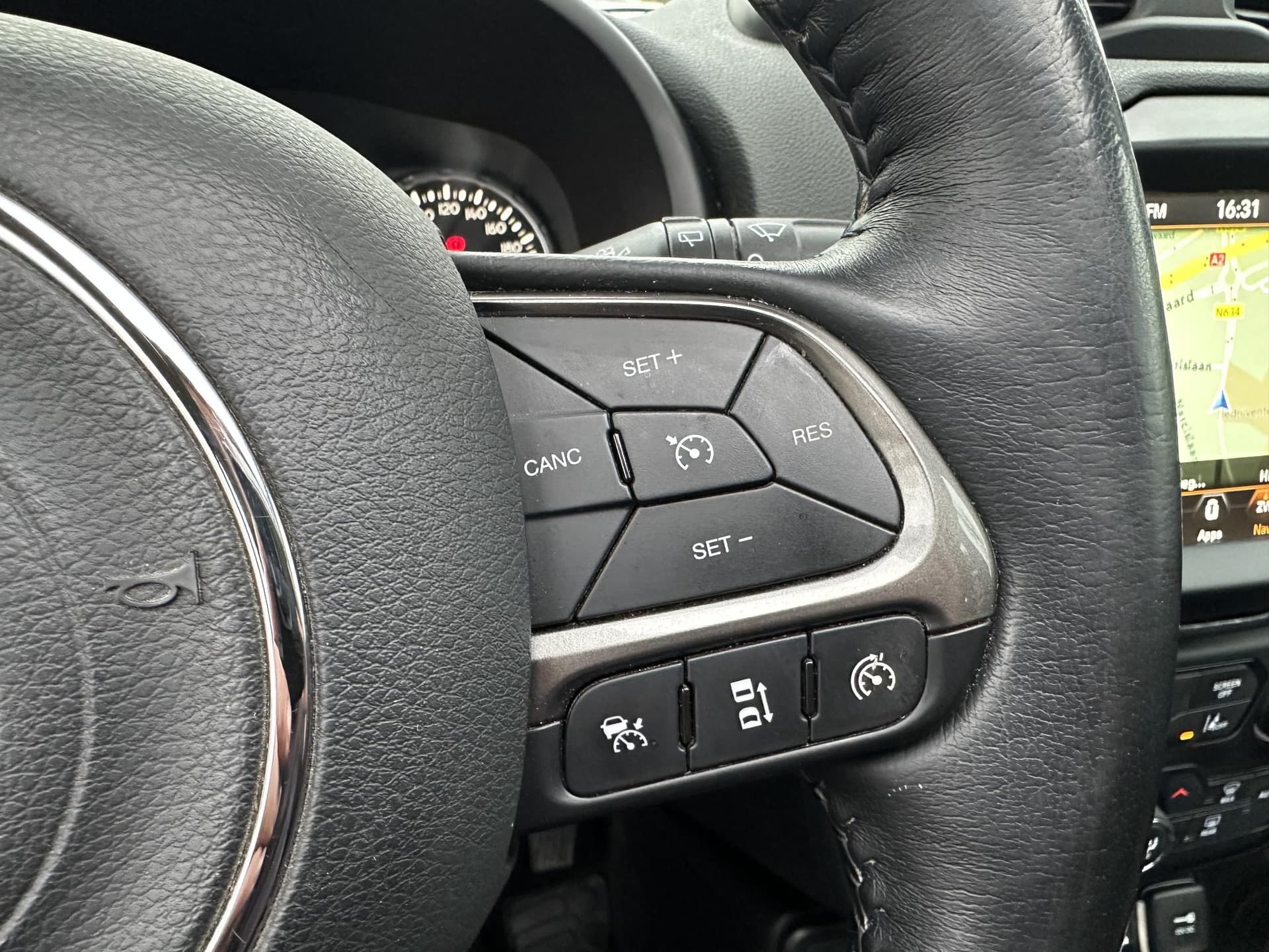 Jeep Renegade 1.4 MultiAir 170PK Automaat Limited AWD thumbnail 24