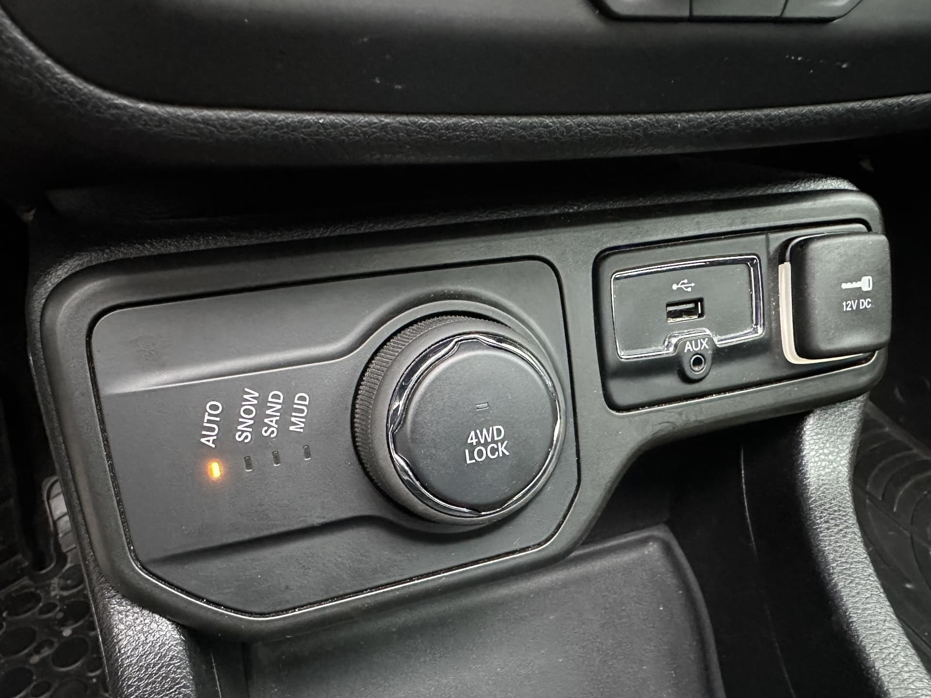 Jeep Renegade 1.4 MultiAir 170PK Automaat Limited AWD thumbnail 29