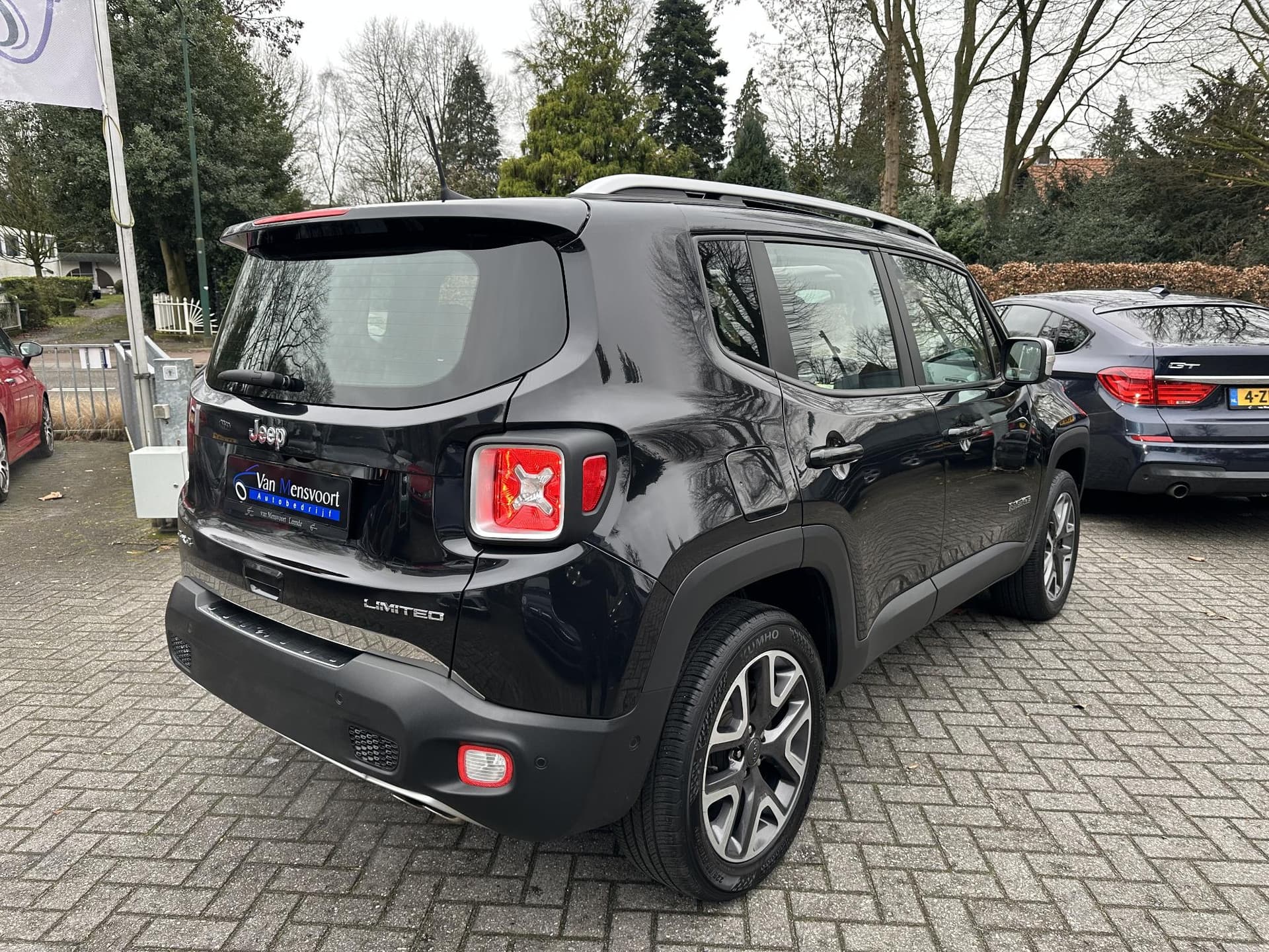 Jeep Renegade 1.4 MultiAir 170PK Automaat Limited AWD thumbnail 4