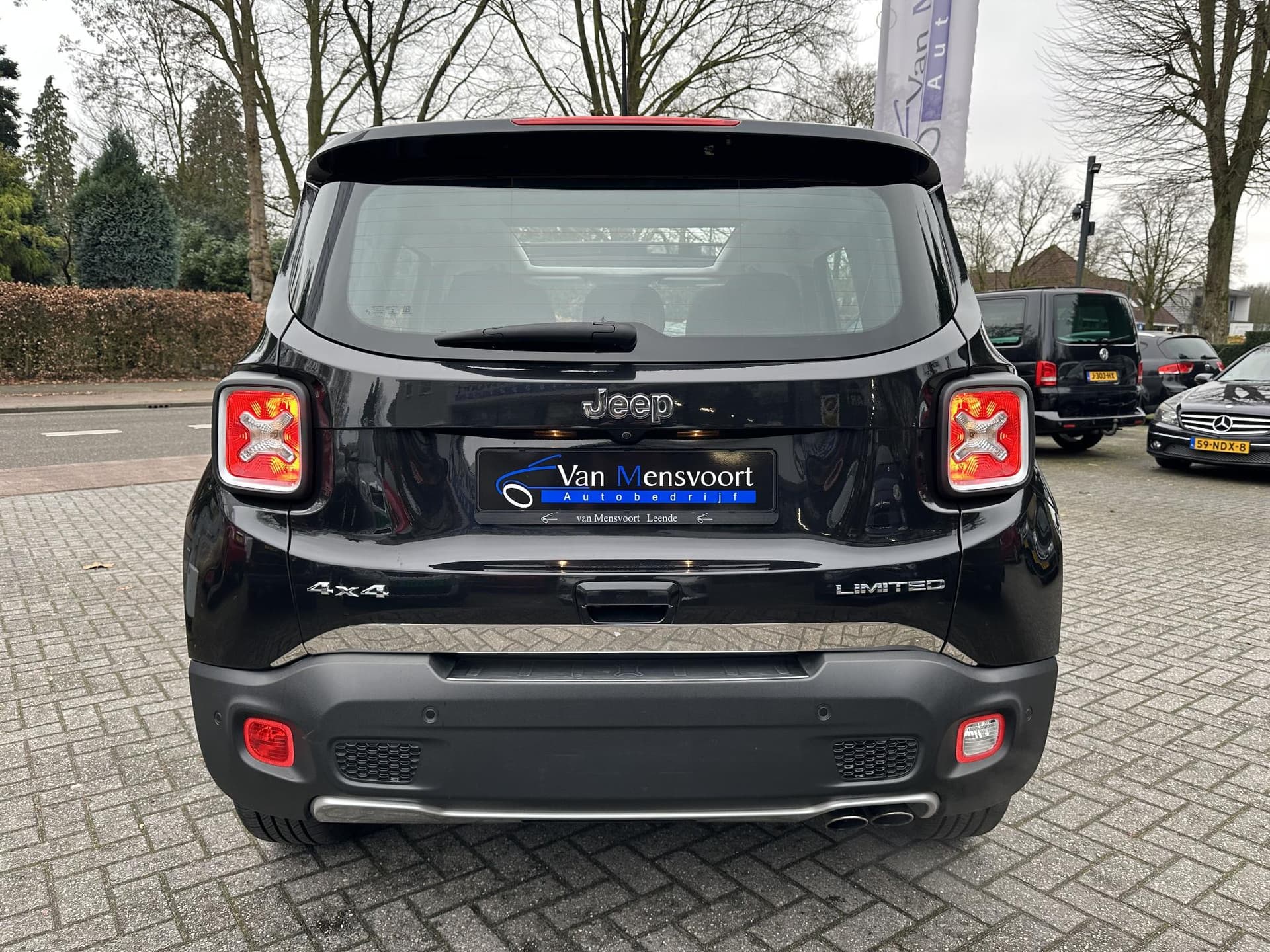 Jeep Renegade 1.4 MultiAir 170PK Automaat Limited AWD thumbnail 9