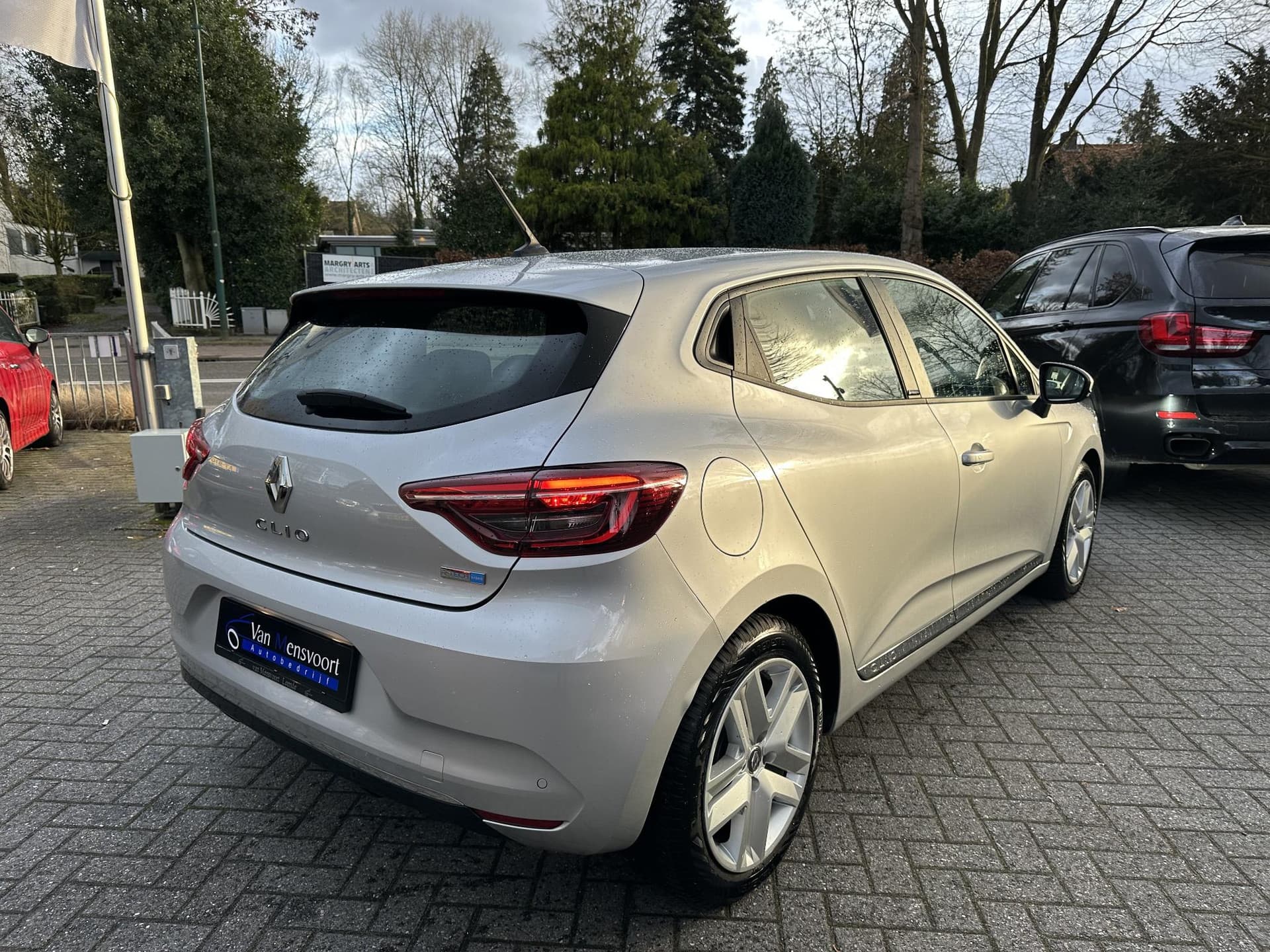 Renault Clio 1.6 E-Tech Hybrid 140 Business Zen thumbnail 4