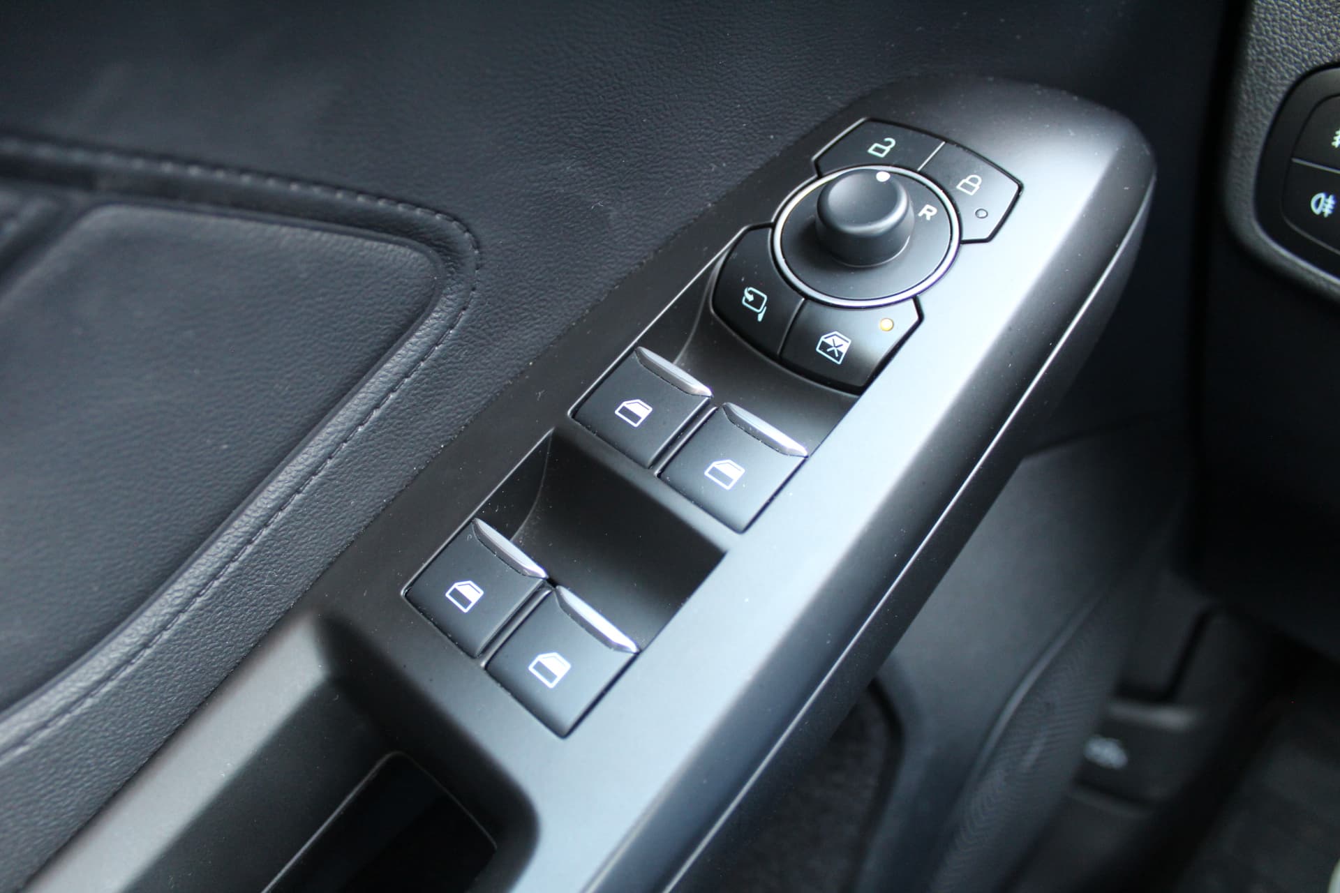 Ford FOCUS Wagon 1.0 EcoBoost 125PK Titanium Active thumbnail 19