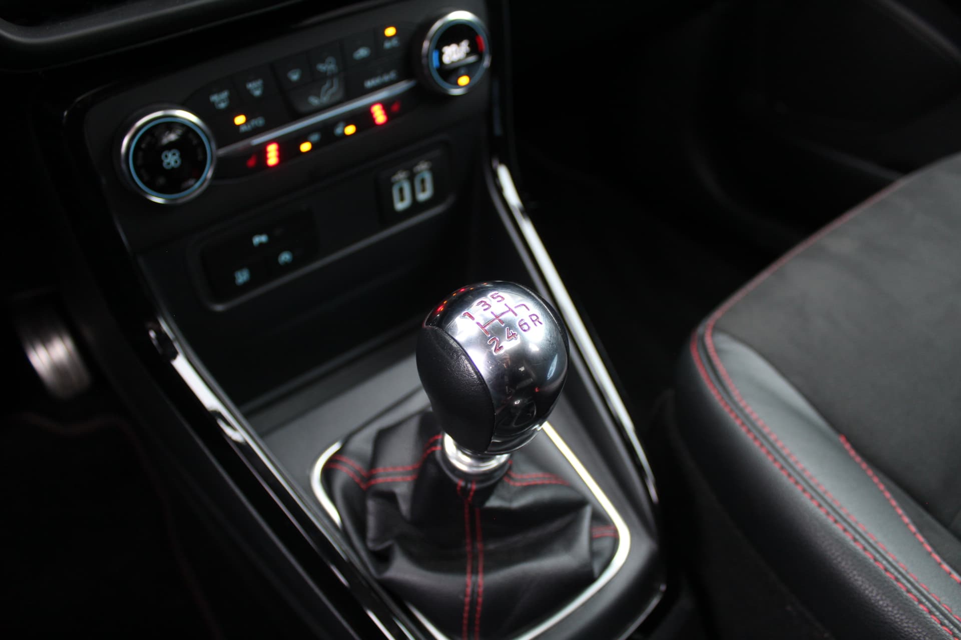 Ford EcoSport 1.0 EcoBoost 125PK ST-Line thumbnail 30